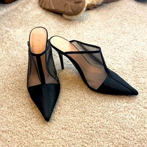 Black pointed mesh pumps